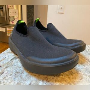 OOFOS OOMG Black Slip-On Low Shoe Sneaker